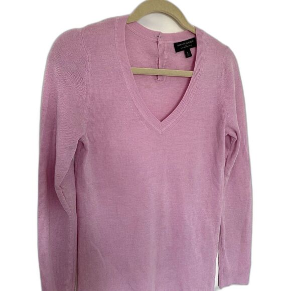 Banana Republic Lavender Merino Wool Blend V-Neck Sweater Lightweight Buttons L - Picture 3 of 10